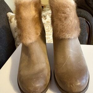 Stylish Fur-Trimmed Brown Boots